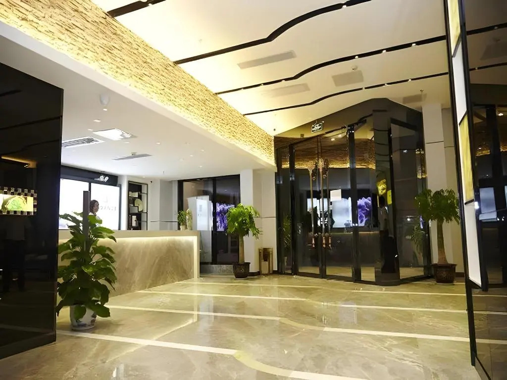 Lavande Hotel Wuhan Wujiashan 5th Ring Sports Center