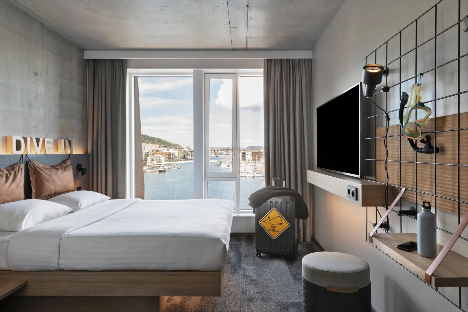 Photo - Moxy Bergen