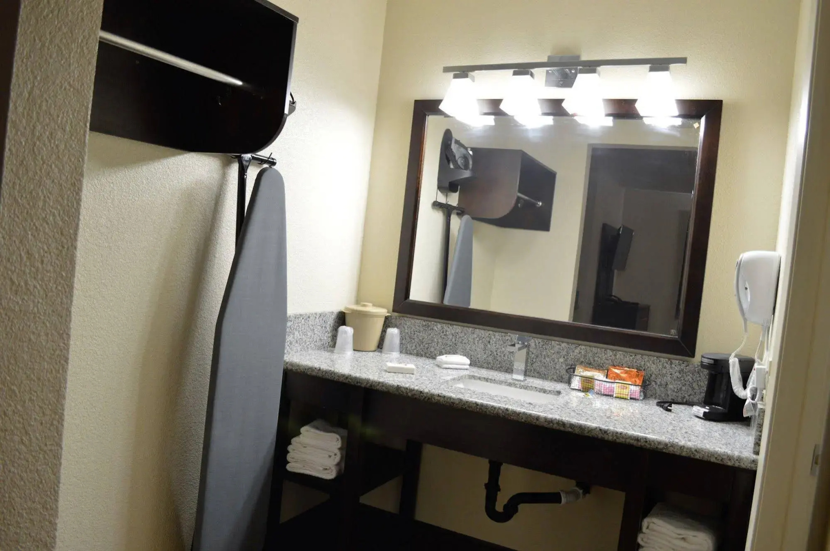 Photo - Sacramento Inn & Suites Cal Expo I-80