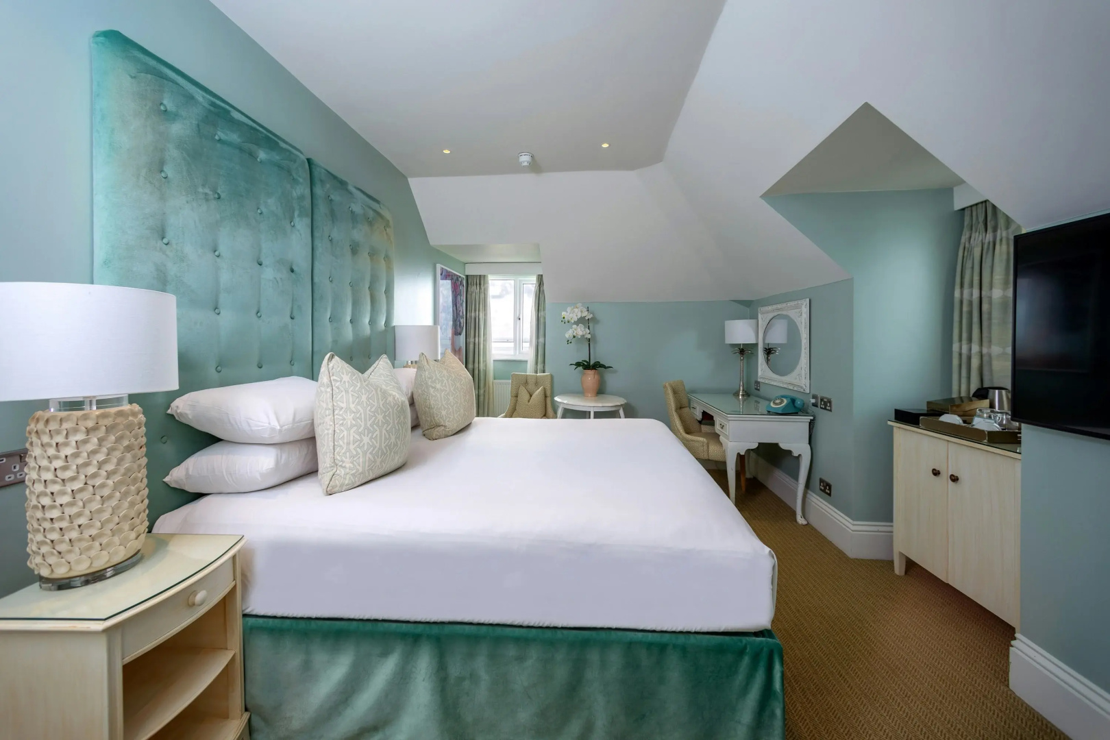 Photo - Roslin Beach Hotel