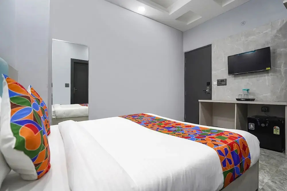 Photo - FabHotel The Royal - Nr Guru Govind Singh University