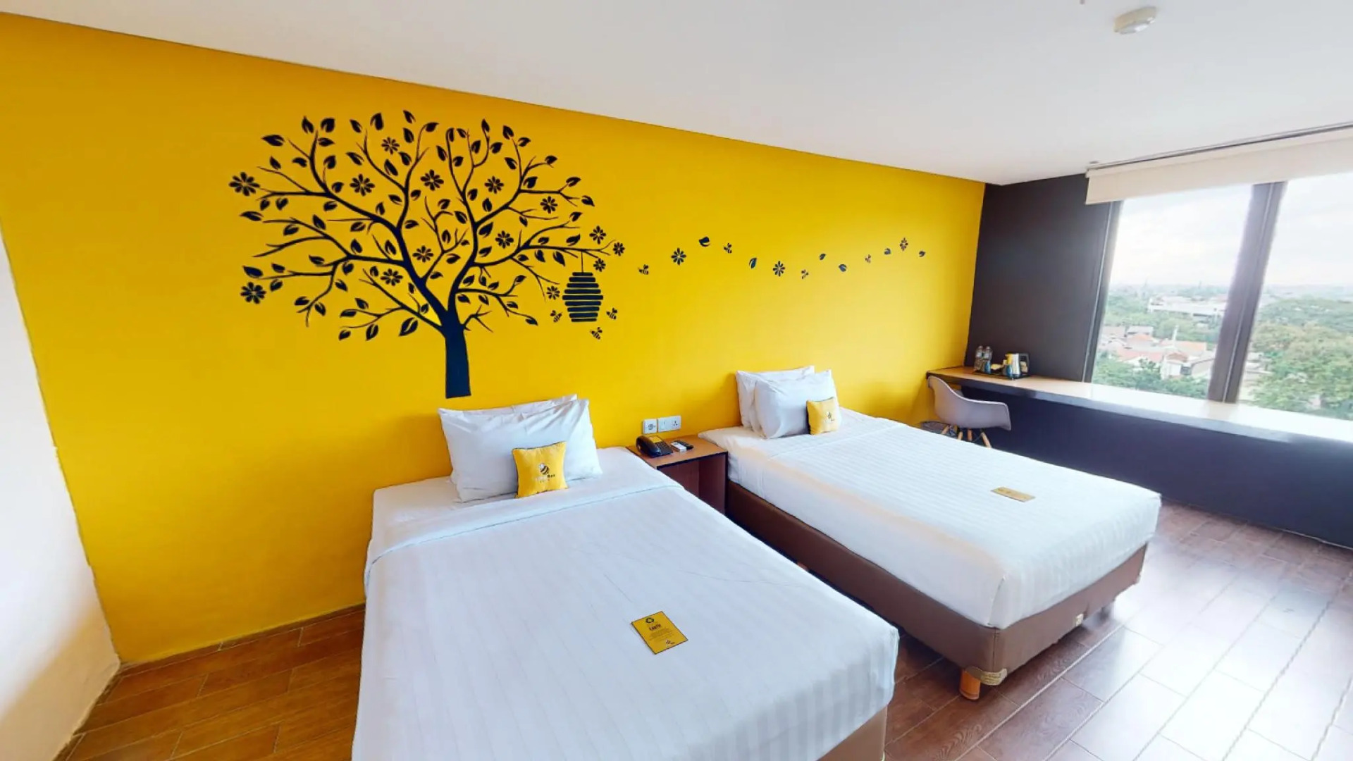 Foto - Yellow Bee Tangerang