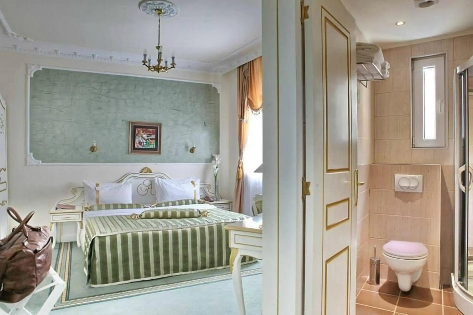 Photo - Queen's Astoria Design Hotel