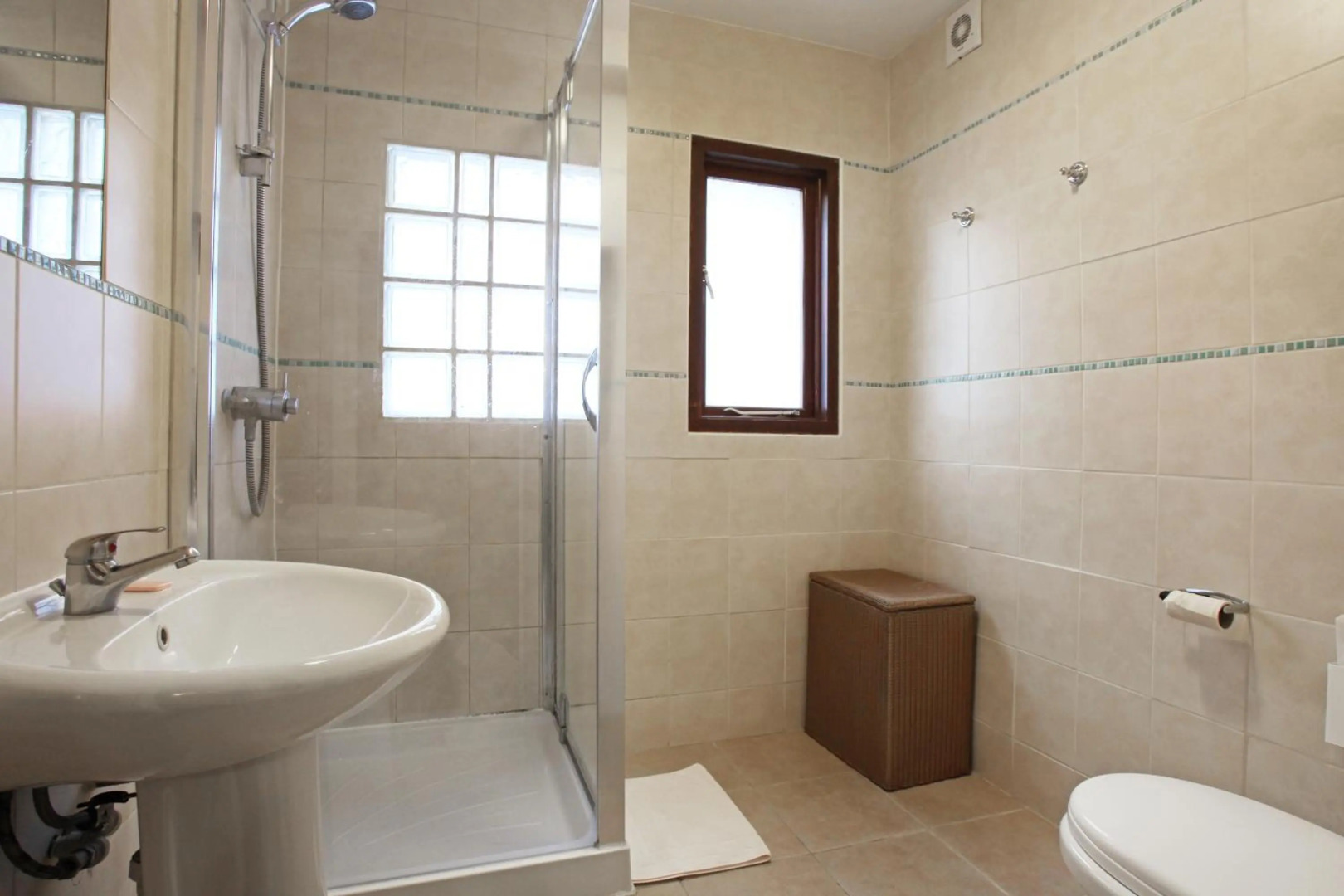 Photo - St Athans Hotel