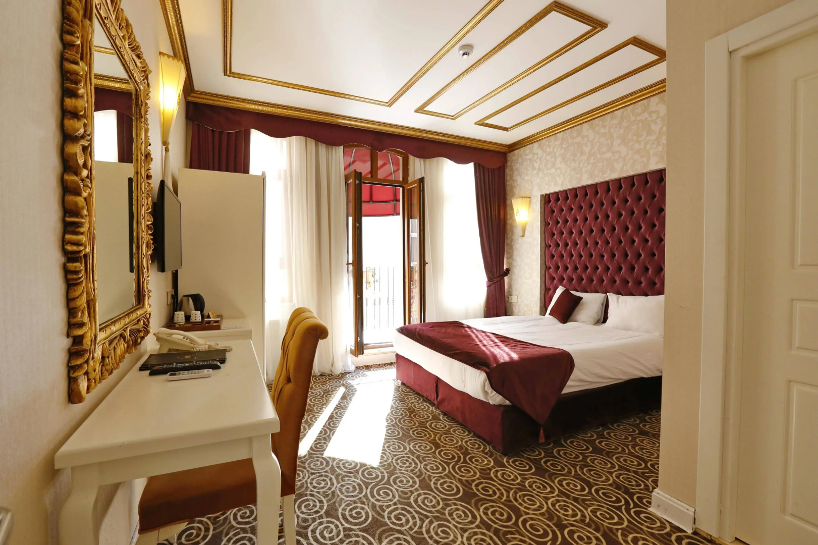 Photo - Diamond Royal Hotel