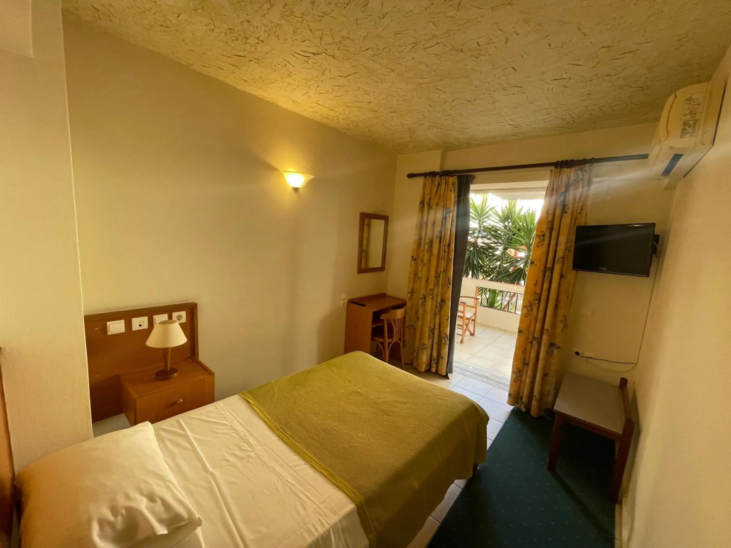 Hotel Flisvos