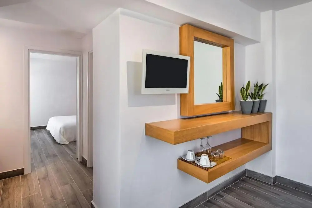 Photo - Thireas Hotel