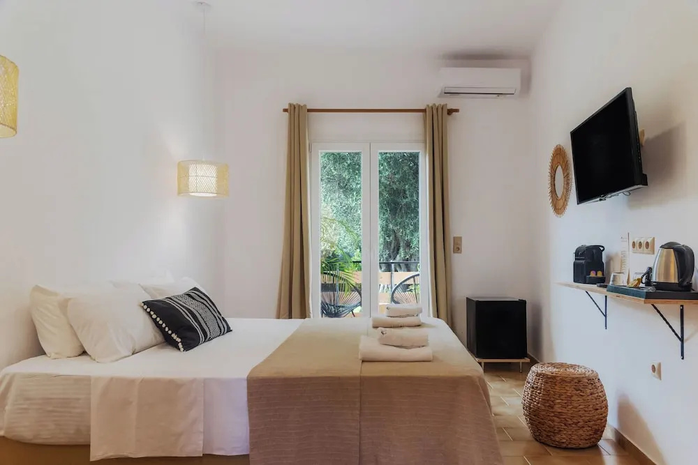 Photo - BOHOTEL Messonghi - Designer's Hotel