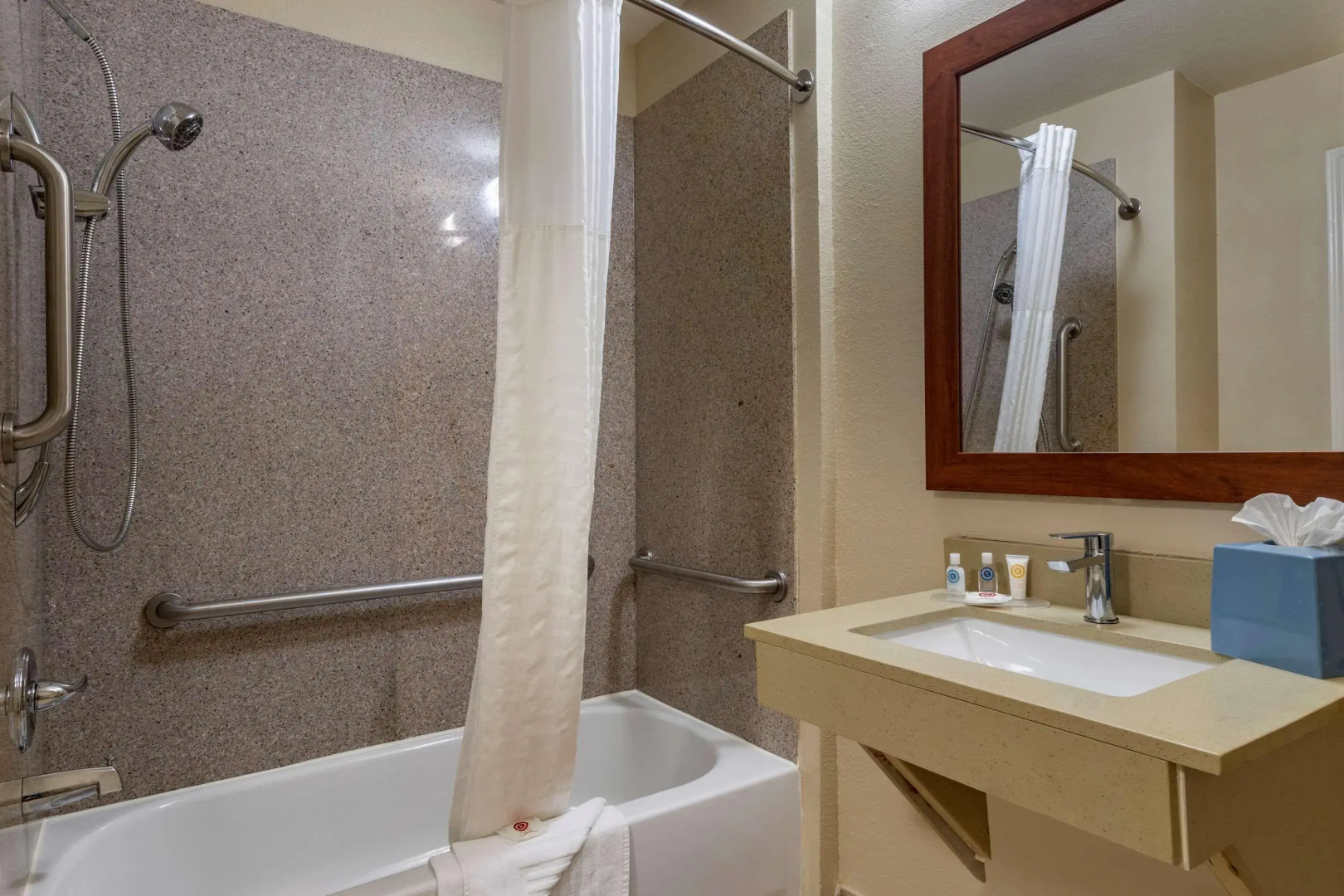 Photo - Comfort Inn & Suites Houston FM1960 - Champions