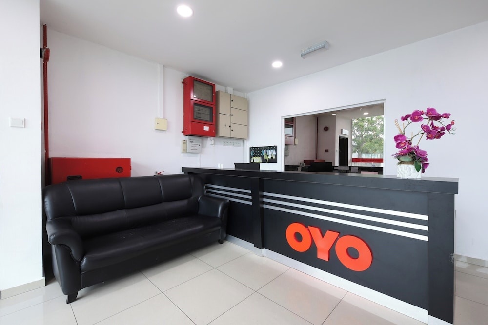 OYO 89497 Dream Nur Hotel