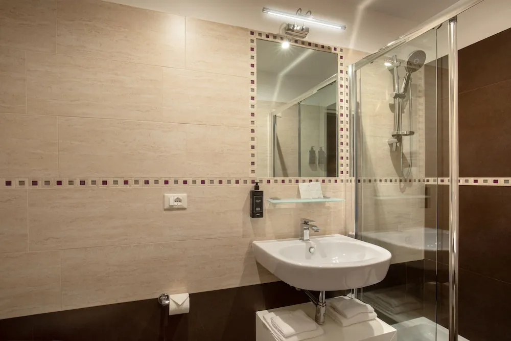 Photo - NAMAN HOTELLERIE - Spagna