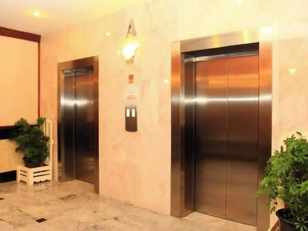 Photo - Summit Pavilion Hotel