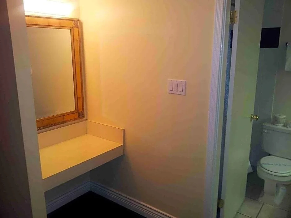 Photo - Island Travel Inn