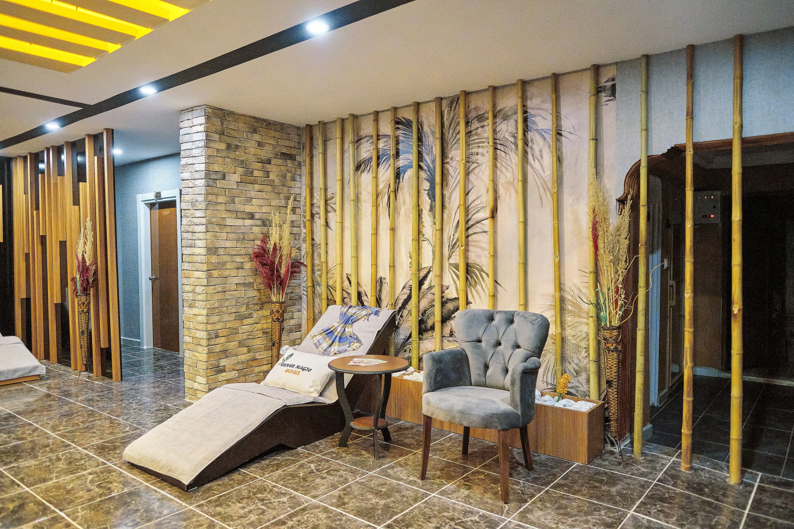 Photo - Clover Magic Park Side Hotel