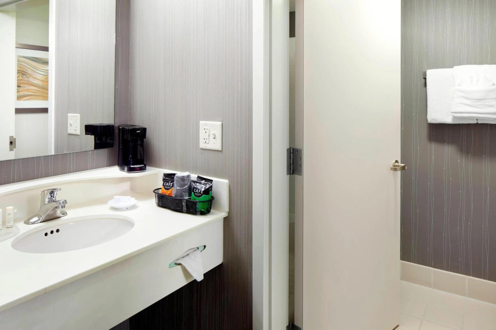 Foto - Courtyard Edison Woodbridge