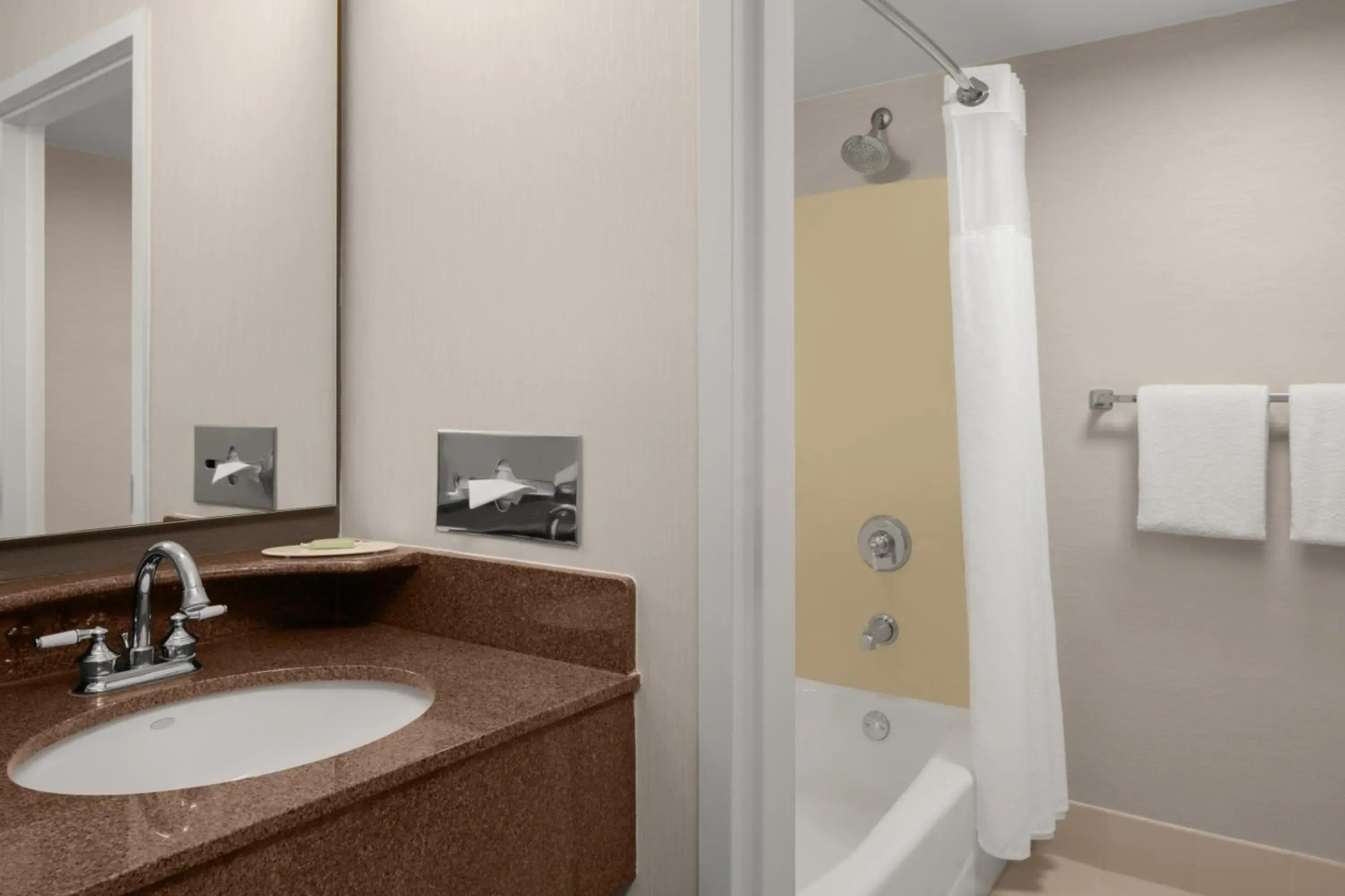 Photo - Courtyard by Marriott San Diego Central