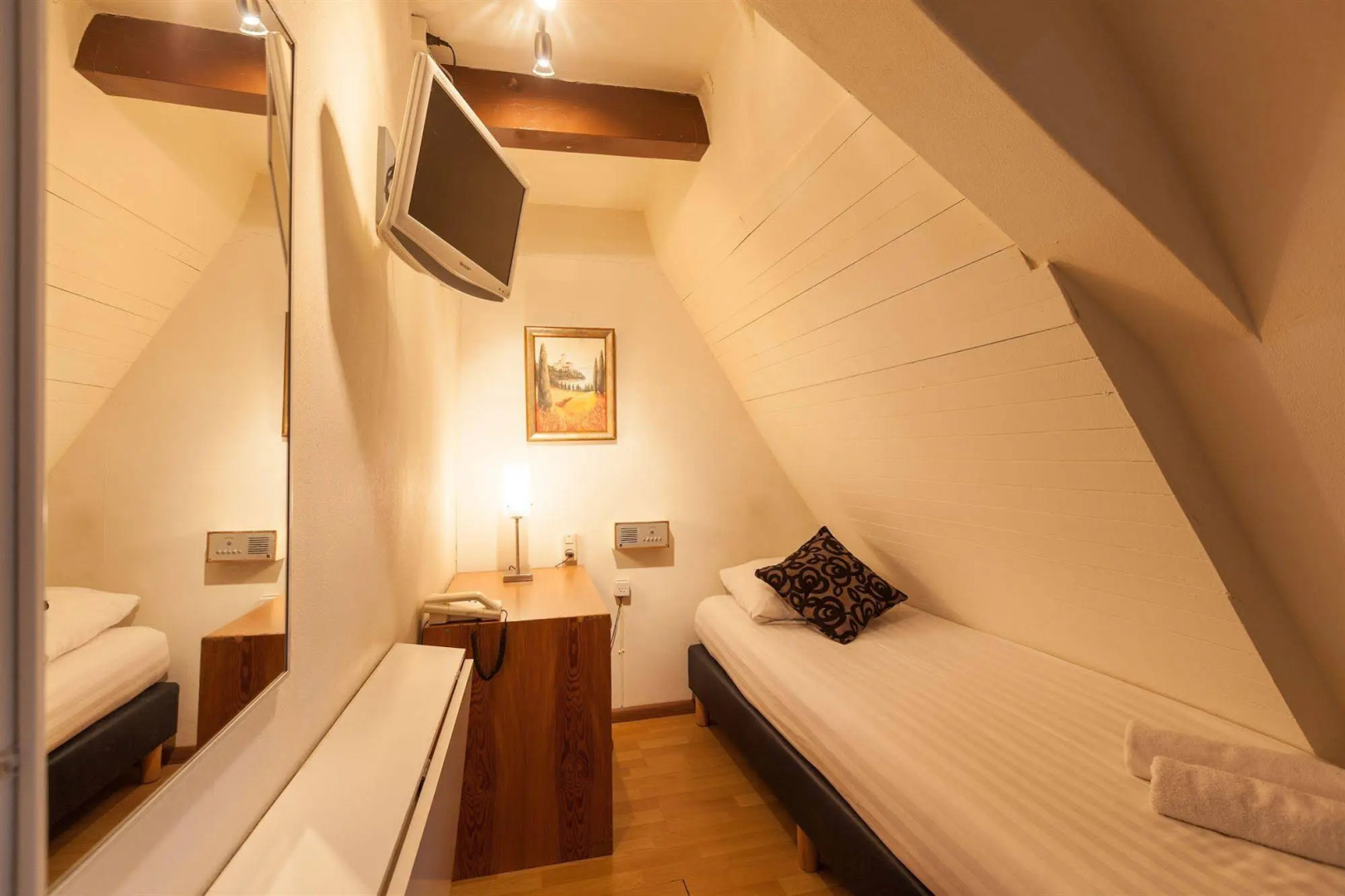 Photo - The Townhouse Hotel