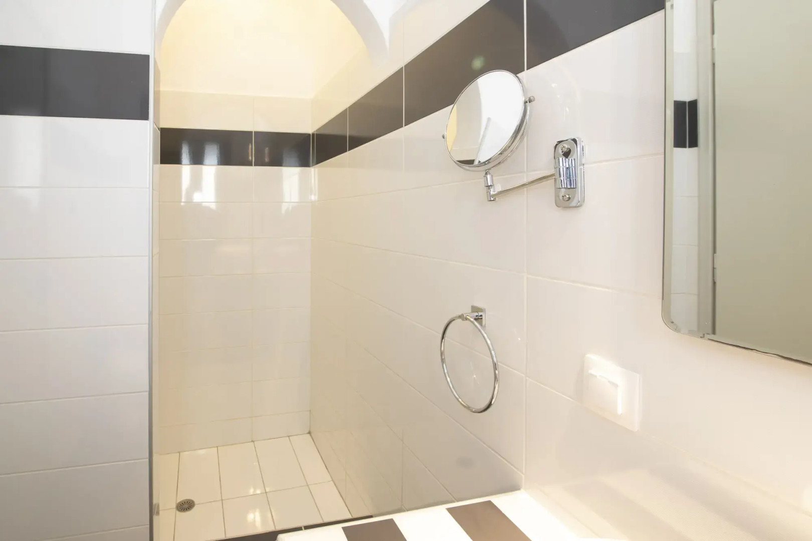 Foto - Thira's Dolphin