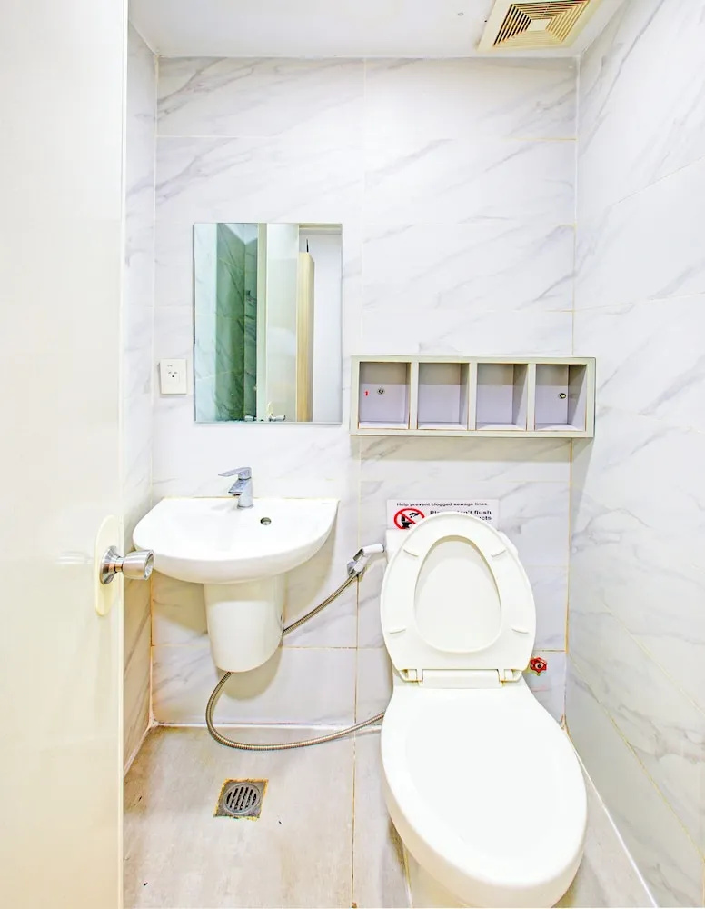 OYO 1144 1318 Residences