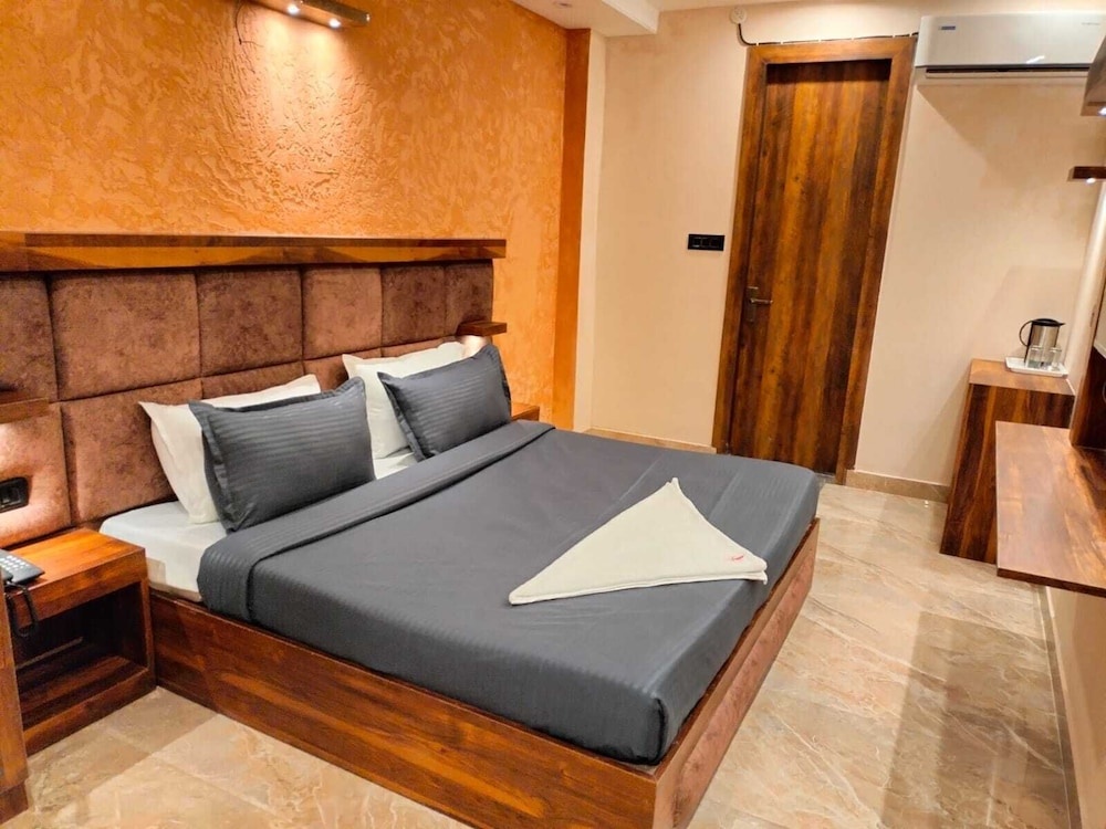 Sky High By T&M Hotels