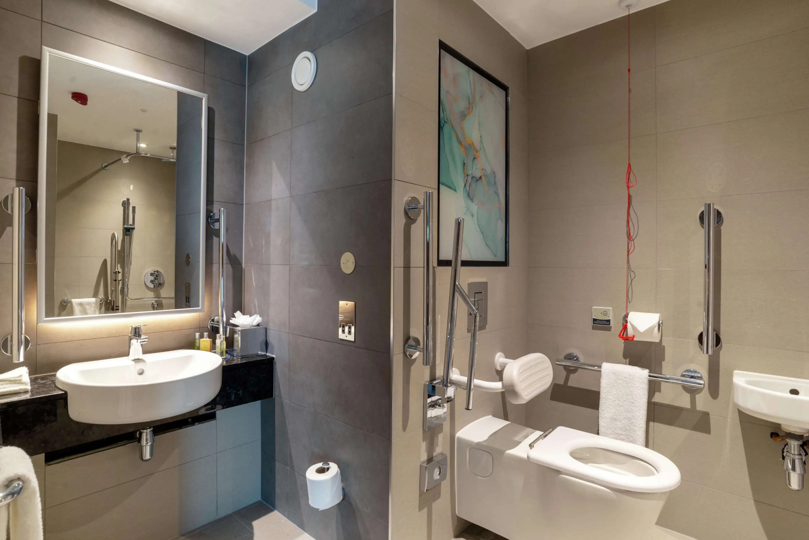 Photo - Hilton Garden Inn London Heathrow Terminal 2 and 3