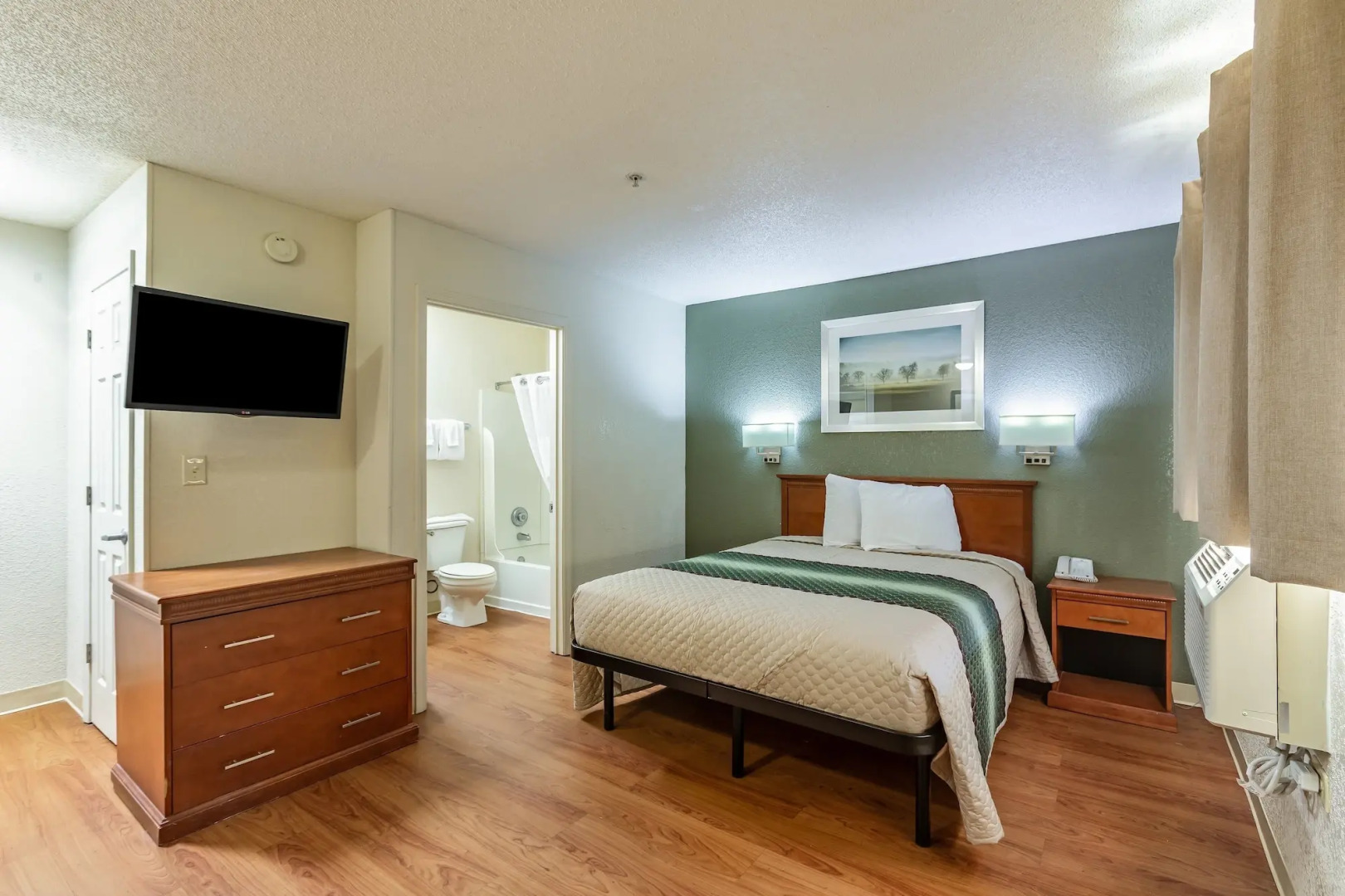 Photo - HomeTowne Studios by Red Roof Atlanta - Chamblee