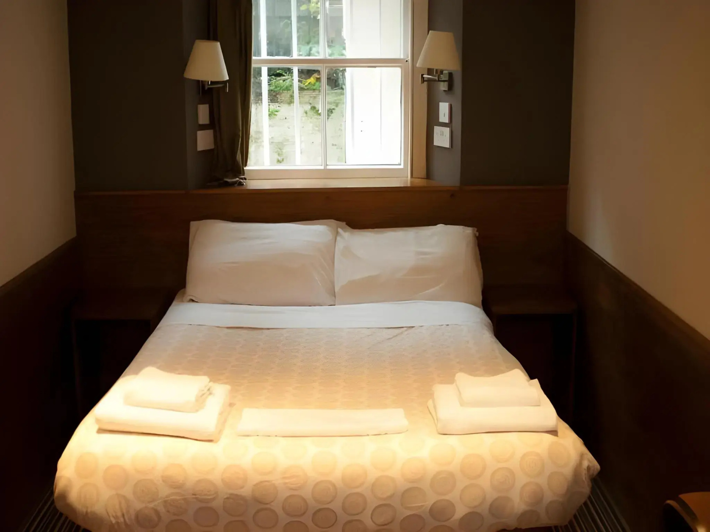 Photo - Edinburgh House Hotel
