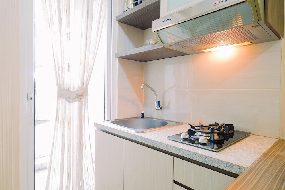Modern And Homey 2Br At Green Pramuka City Apartment