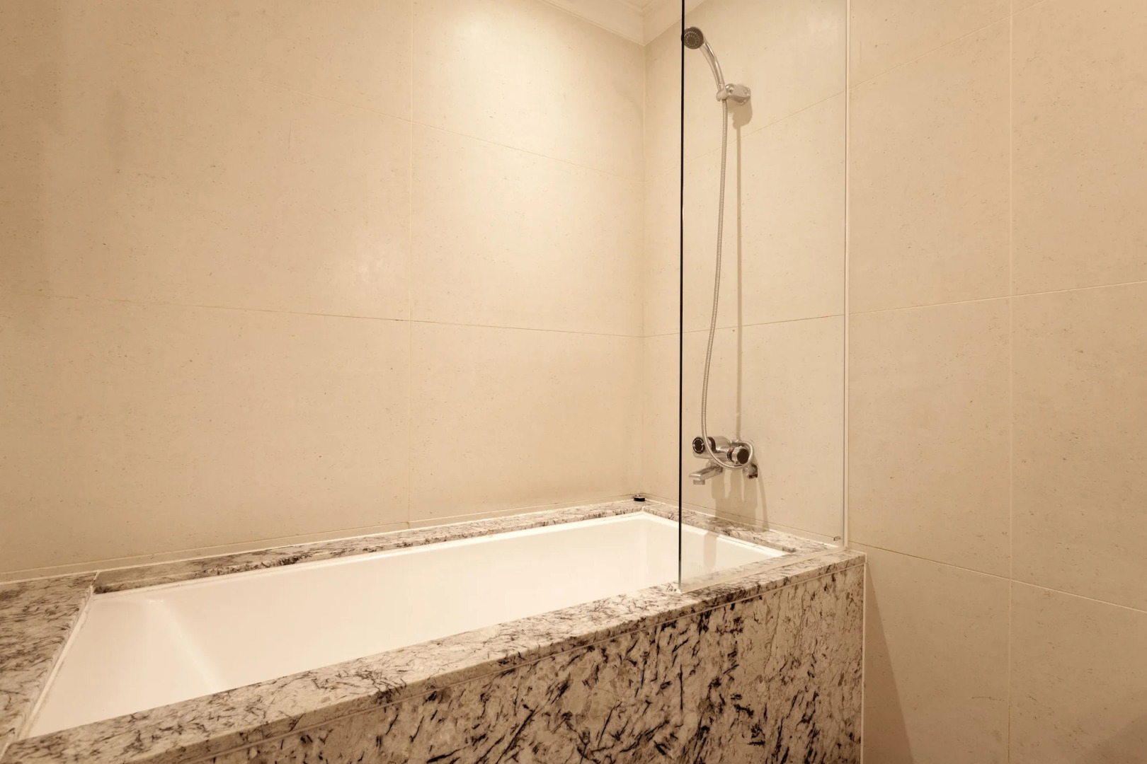 Photo - The Riverside Hotel