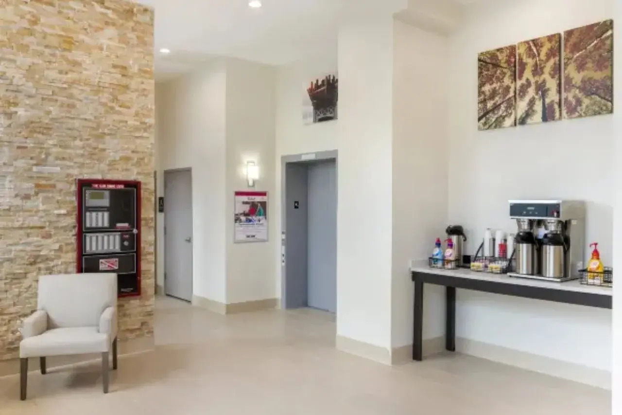 Photo - Red Roof Inn PLUS Jamaica, NY - JFK Airport