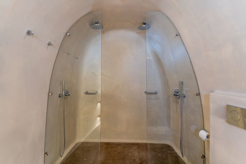 Photo - Victoria Caves