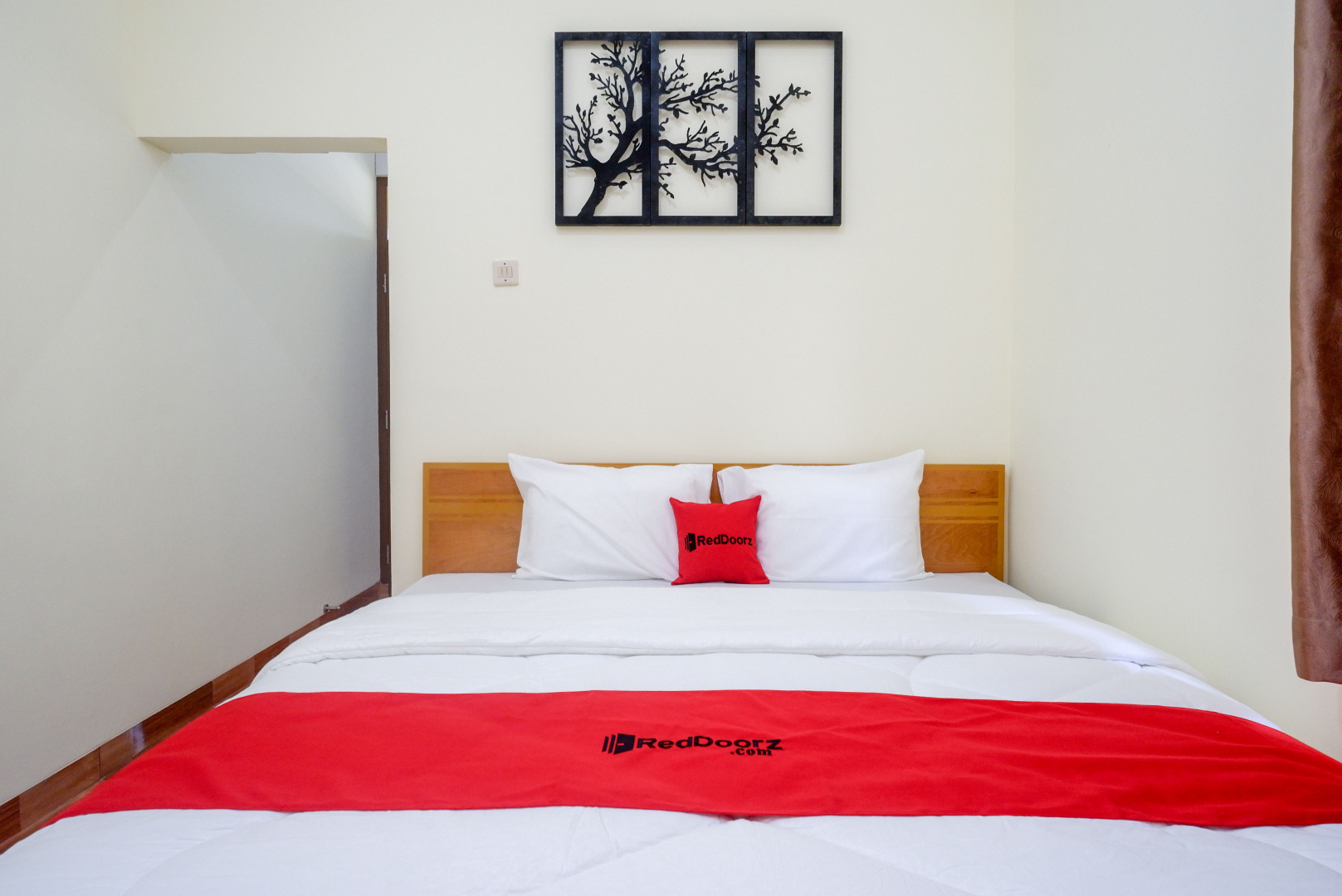 RedDoorz near Rita Supermall Purwokerto 2