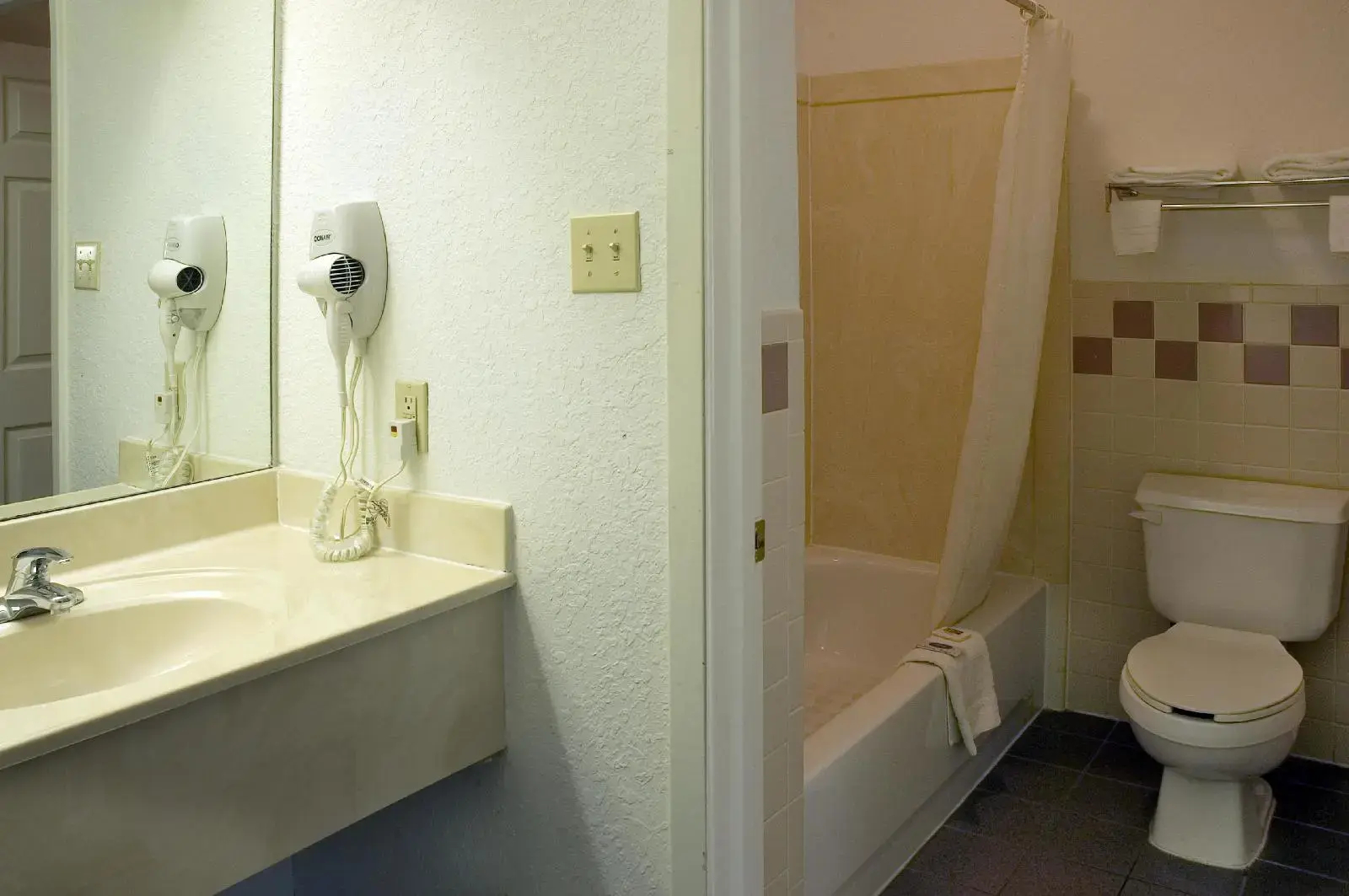 Photo - Budget Host Hempstead Inn Brookhollow/Energy Corridor