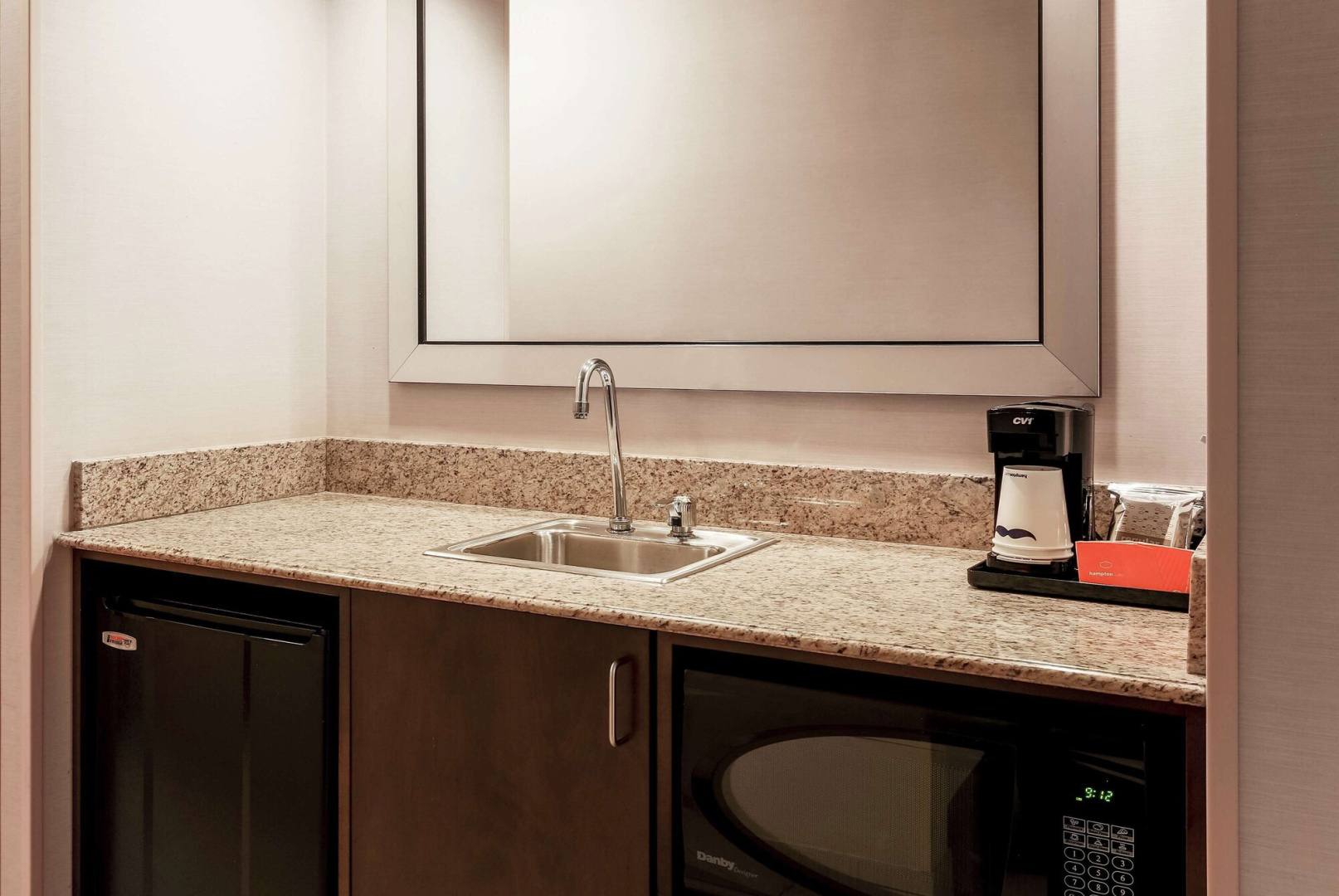 Foto - Hampton Inn by Hilton Chicago-Midway Airport