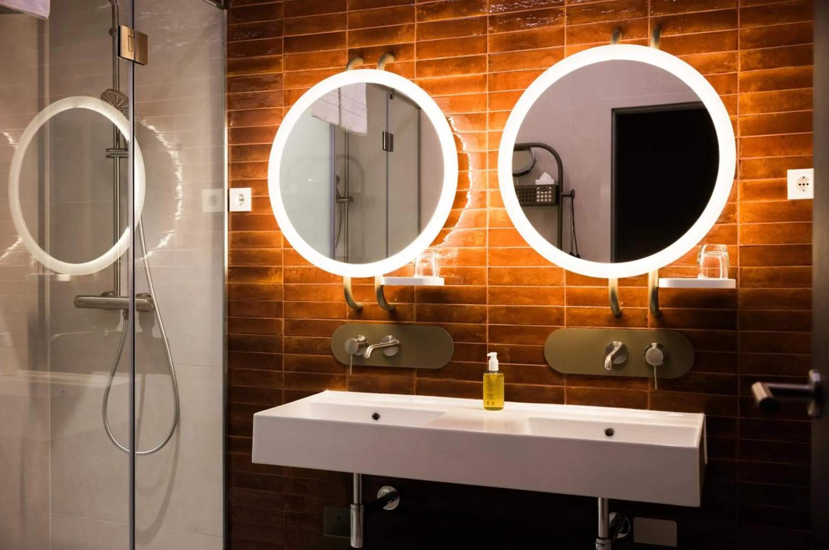 Photo - You Hotel Budapest - Handwritten Collection