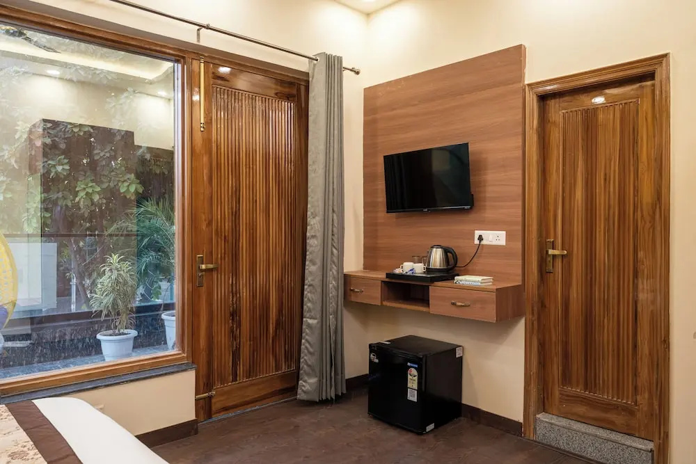 Lime Tree Hotel & One BHK Serviced Apartment - Noida Sector 50 Metro