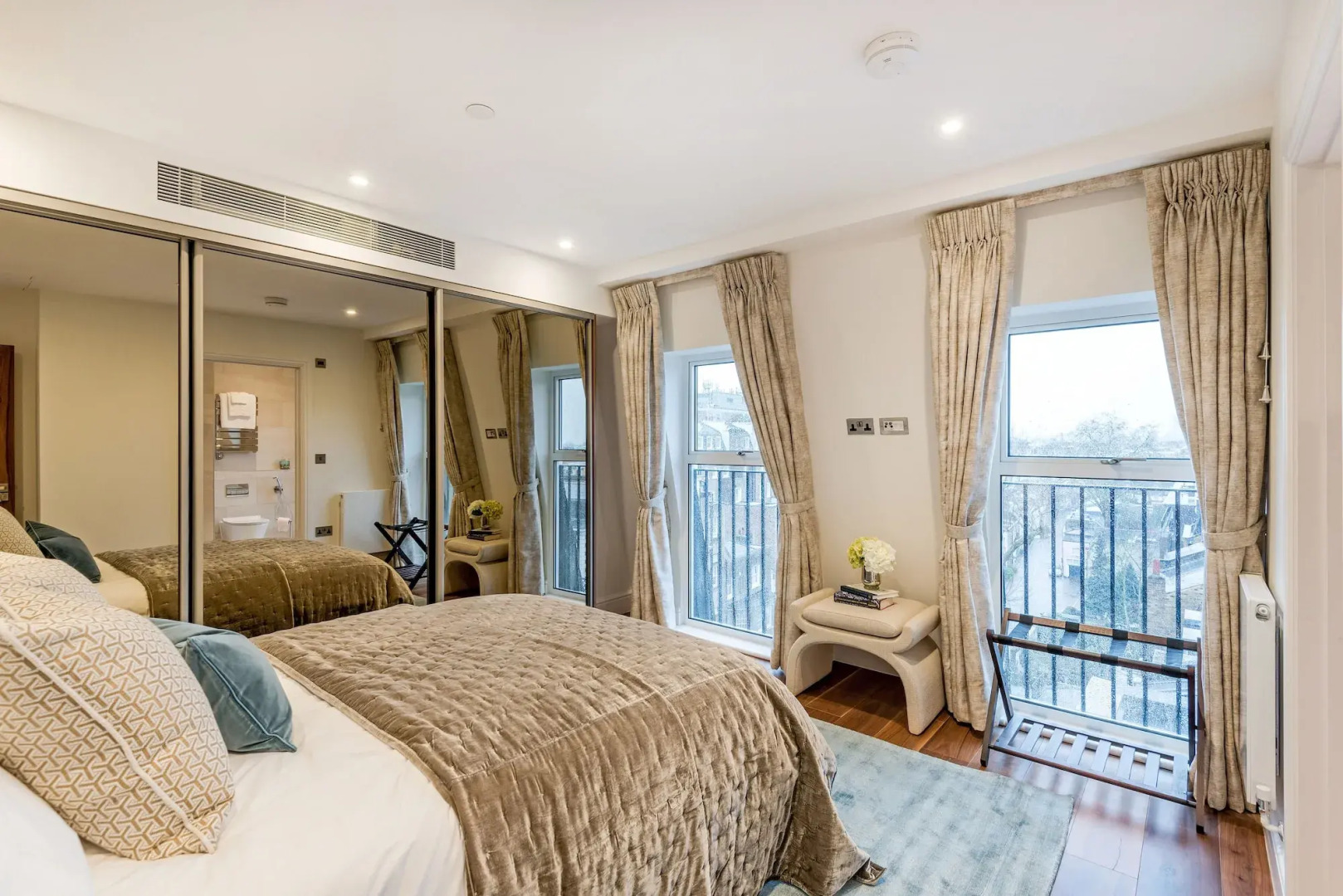 Foto - Buckingham & Lloyds