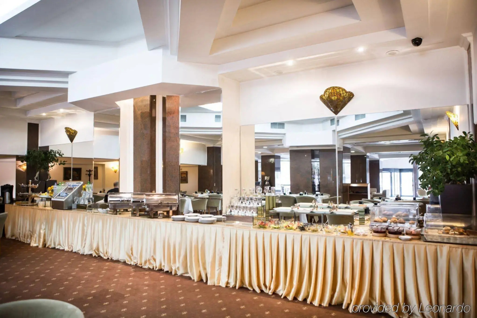 Foto - Crystal Palace Hotel