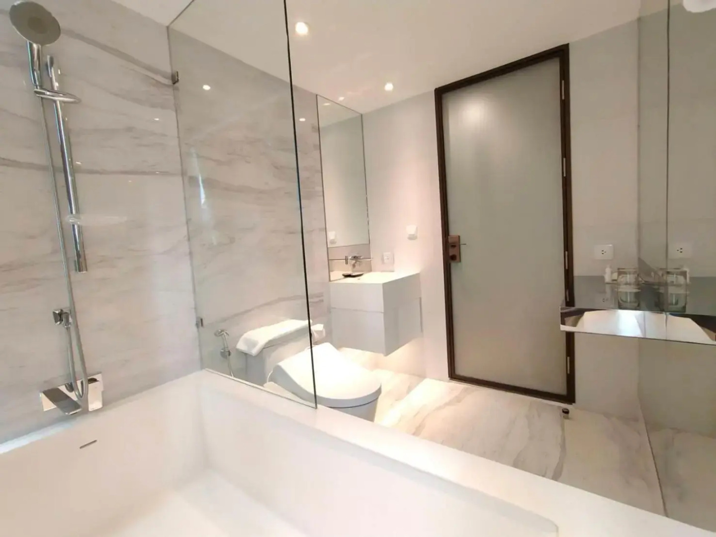 Photo - ashley hotel bkk