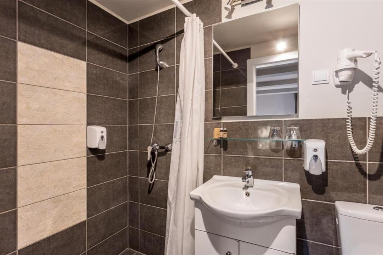 Photo - Hotel Mika Downtown