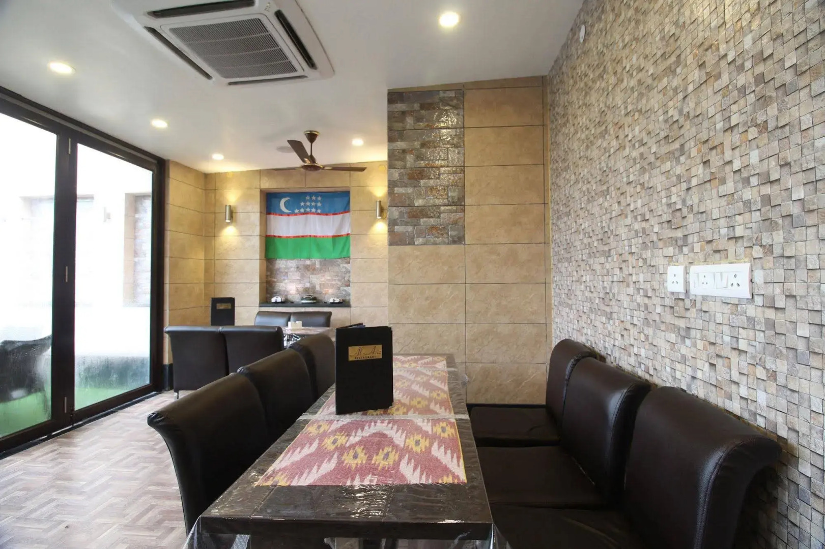 Photo - Hotel Vanson Villa, City Centre - With Free Airport & Train Station Pickup