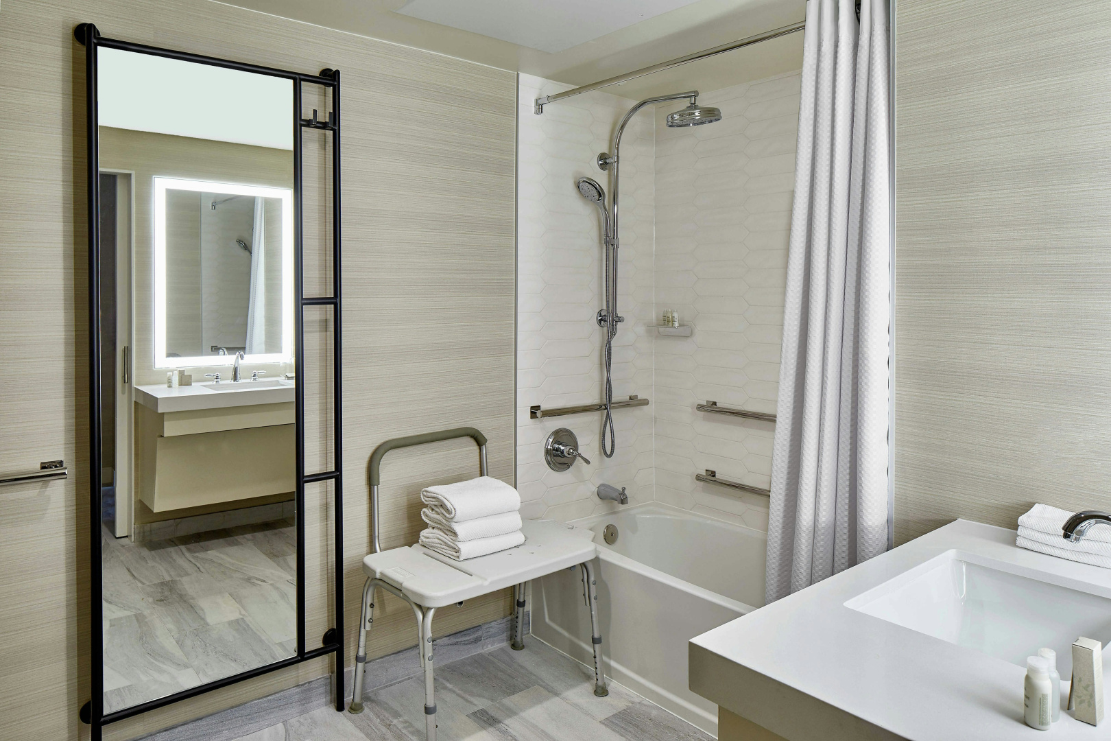 Photo - Renaissance Dallas Hotel