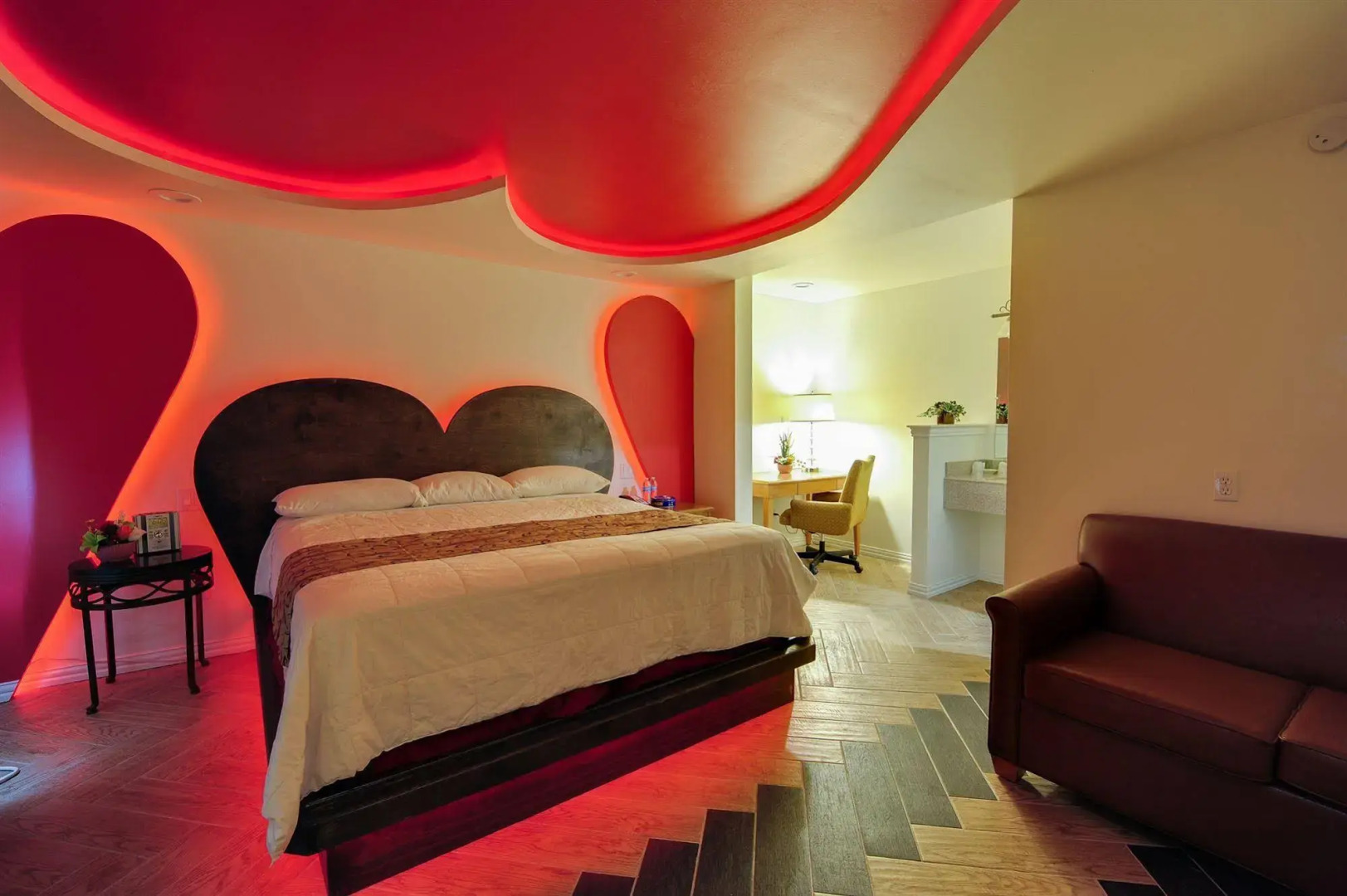 Photo - Romantic Inn & Suites