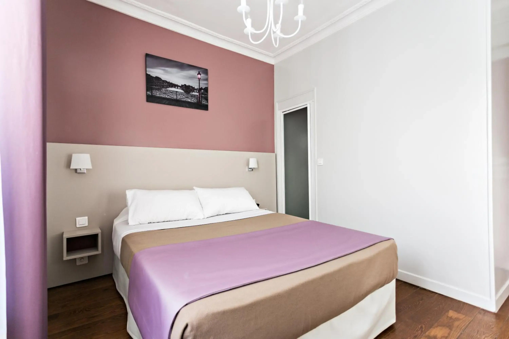 Photo - Modern Hotel