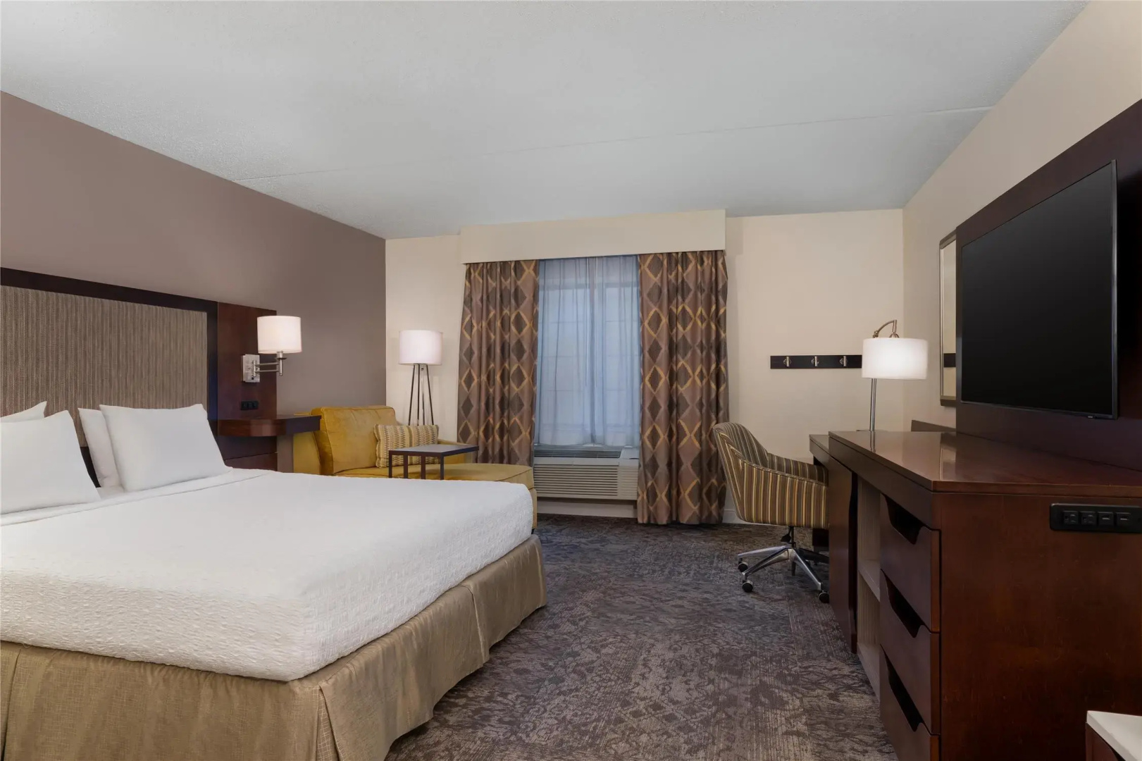 Photo - Hampton Inn & Suites Rockville Centre