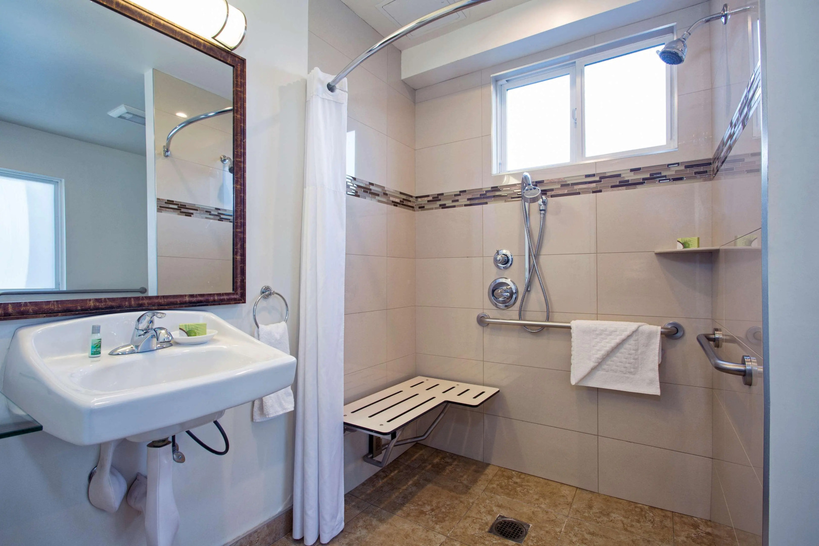 Photo - SureStay Hotel by Best Western Santa Monica