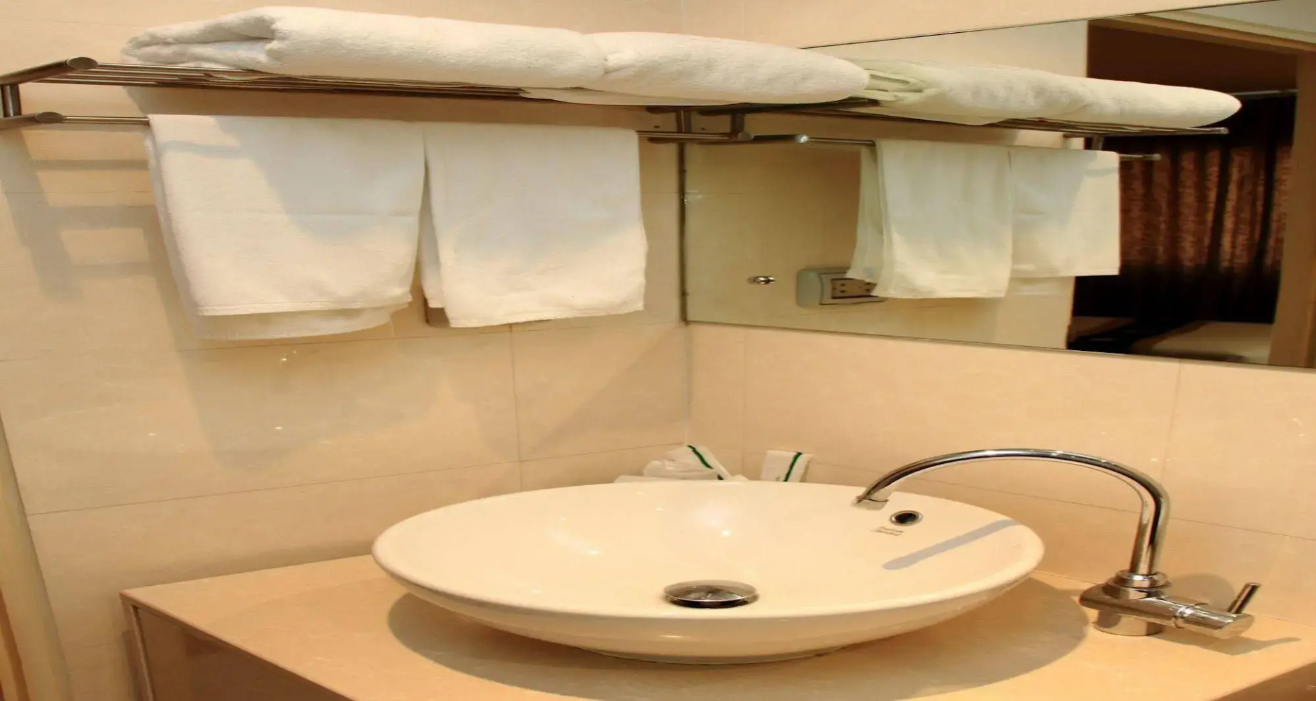 Photo - Summit Pavilion Hotel