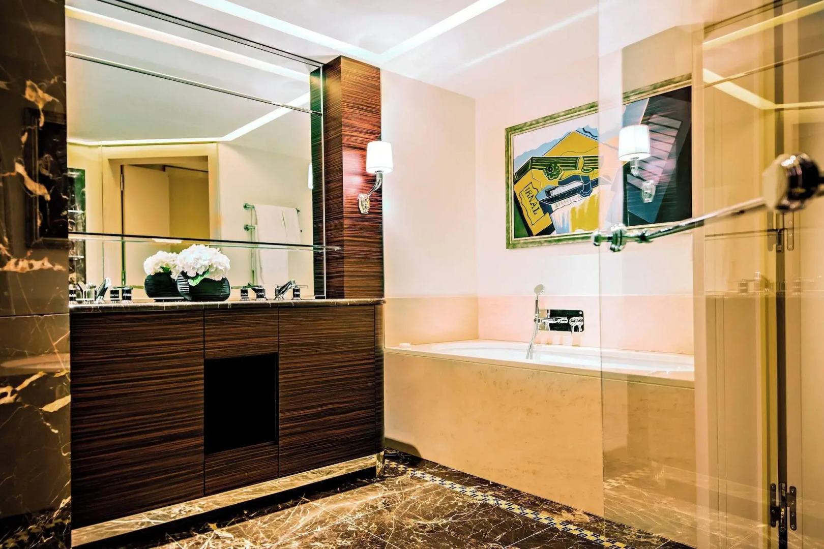 Foto - Prince de Galles, a Luxury Collection hotel, Paris