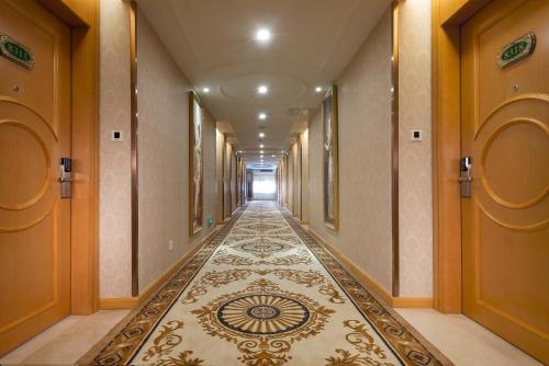 Vienna Hotel Shenzhen Baoneng City Plaza Branch