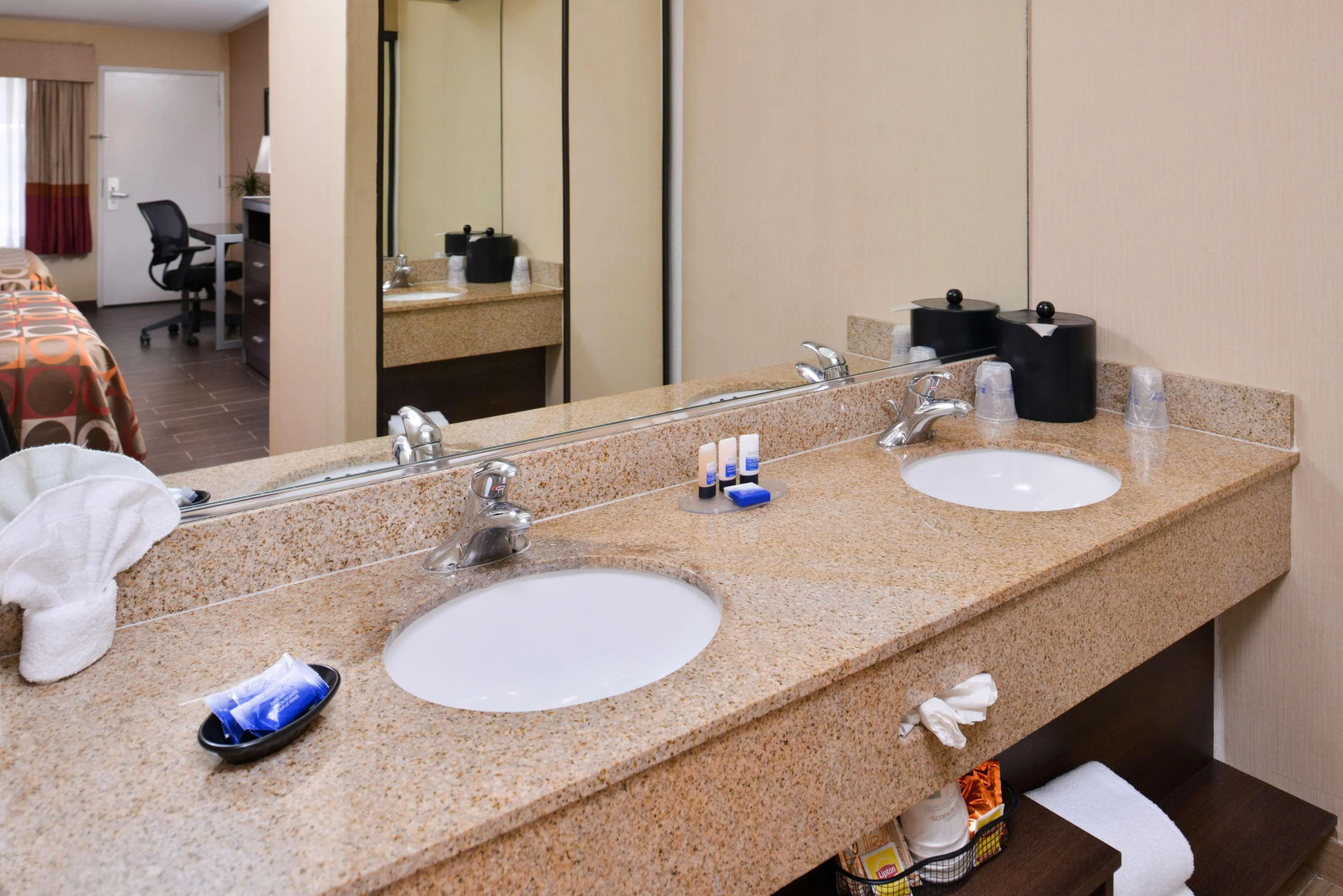 Photo - Best Western Plus Raffles Inn & Suites